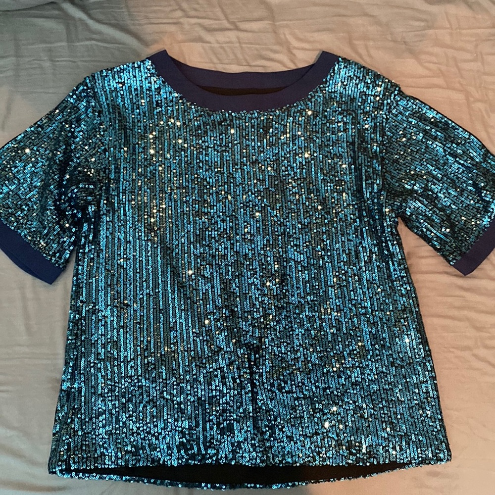 Beautiful blue sequin top!
